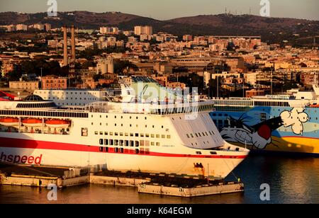 Civitavecchia, Italia. 18 luglio, 2017. I traghetti del porto di Civitavecchia (Italia), 18 luglio 2017. | Utilizzo di credito in tutto il mondo: dpa/alamy live news Foto Stock