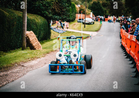 Cookham, UK. Decimo Sep, 2017. partecipante nel XI gravità grand prix che ha avuto luogo a cookham, berkshire, Regno Unito al decimo mese di settembre 2017. I fondi raccolti dalla carità evento karting è andato a valle del Tamigi Air Ambulance. Credito: worsfold/alamy live news Foto Stock