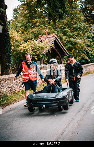 Cookham, UK. Decimo Sep, 2017. partecipante nel XI gravità grand prix che ha avuto luogo a cookham, berkshire, Regno Unito al decimo mese di settembre 2017. I fondi raccolti dalla carità evento karting è andato a valle del Tamigi Air Ambulance. Credito: worsfold/alamy live news Foto Stock