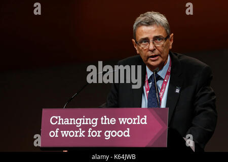 Brighton, Regno Unito. Undicesimo Sep, 2017. Dave Prentis, Segretario generale di UNISON parla al Trades Union Congress TUC conference 2017 in Brighton, Regno Unito, lunedì 11 settembre, 2017. Credito: Luca MacGregor/Alamy Live News Foto Stock