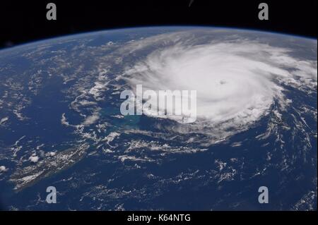 Uragano irma su Turks & Caicos come si spazza la Caraibi verso il sud della Florida come una categoria 5 storm come si vede dagli astronauti sulla stazione spaziale internazionale il 9 settembre 2017. Foto Stock