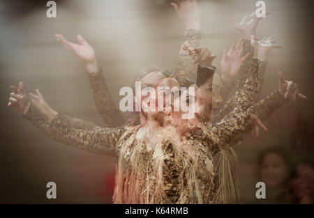 Vancouver, Canada. Undicesimo Sep, 2017. una esposizione multipla immagine mostra un ballerino di eseguire durante il venticinquesimo internazionale annuale festival di flamenco a Vancouver in Canada, sett. 11, 2017. Il festival ha dato dei calci a fuori il lunedì. Credito: liang sen/xinhua/alamy live news Foto Stock