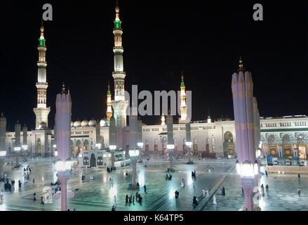 Medina, Arabia Saudita. 11 Settembre 2017. I pellegrini musulmani visitano la tomba del profeta Maometto ad al-Masjid al-Nabawi (la Moschea del Profeta) dopo il loro dovere di pellegrinaggio nella città Santa di Medina, Arabia Saudita 11 settembre 2017 Credit: Mohammed Hassan/APA Images/ZUMA Wire/Alamy Live News Foto Stock