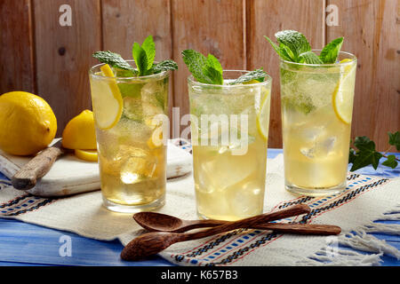 Iced camomilla limonata Foto Stock