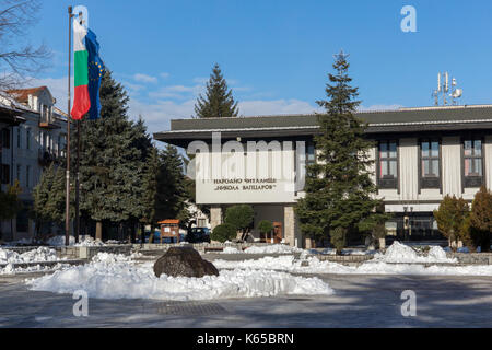 La piazza centrale e il centro culturale della città di Bansko, blagoevgrad regione, Bulgaria Foto Stock