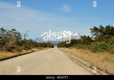Raramente visto e raramente salito, Monte Balmaceda nel sud del Cile´s in Patagonia, vicino al parco nazionale Torres del Paine Foto Stock