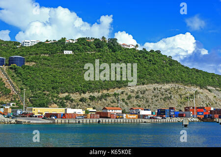 Una vista che domina il porto di Philipsburg in St Maartens Foto Stock