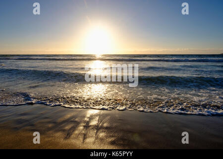 Tramonto, Spiaggia di Sennen Cove, sennen, Cornwall, Inghilterra, Gran Bretagna Foto Stock