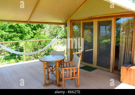 Isola di santa cruz, galapagos - febbraio 20, 2017: tenda a galapagos safari camp. l africano-stile Tented Camp è una alternativa per esplorare la Foto Stock