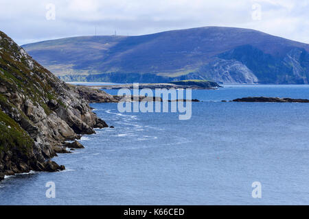 Costa frastagliata a Keem Bay su Achill Island, nella contea di Mayo, Repubblica di Irlanda Foto Stock