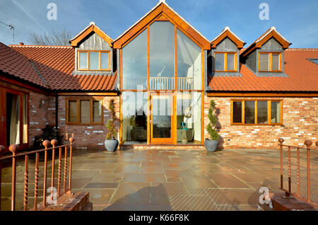 Grande entrata vetrata a lusso nuova build home Foto Stock