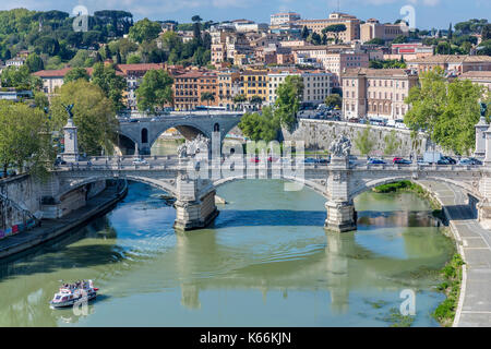 Ponte Vittorio Emanuele II visto dal ponte sant'angelo, Roma, lazio, L'Italia, Europa Foto Stock