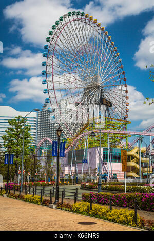 Il Cosmoworld parco divertimenti in Minato Mirai 21 seaside area urbana presso il porto della città di Yokohama, Giappone, Asia. Foto Stock