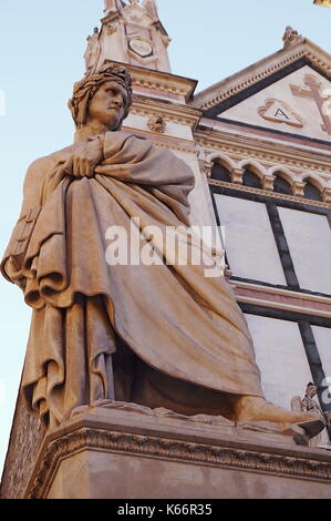 Statua di dante alighieri in piazza Santa Croce, Firenze, Italia Foto Stock