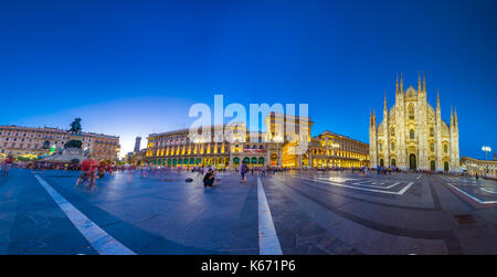 Il duomo di Milano e piazza del duomo di notte, lombardia, italia Foto Stock