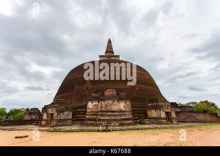 Rovine di rankoth vehera in Polonnaruwa Foto Stock