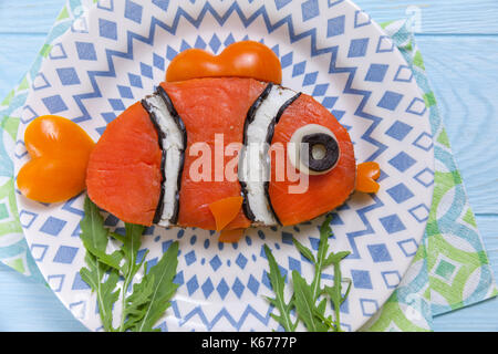 Funny pescare il salmone sandwich per pranzo bimbi Foto Stock