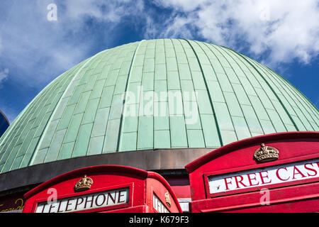 La cupola della ex e ormai defunta London Planetarium su Marylebone Road, London, Regno Unito Foto Stock