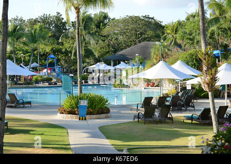 Cebu, Filippine - Aprile 5, 2016: Shangri-la Mactan Resort and Spa e piscina. Il resort di lusso Foto Stock