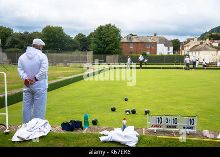 Gli uomini gioco delle bocce a Sidmouth, Inghilterra Foto Stock