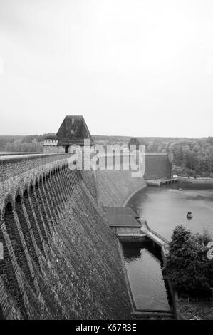 Guardando a sud attraverso la mohne dam. Foto Stock