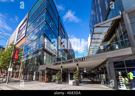 Moderno centro per lo shopping di Londra Designer Outlet, Wembley Park, Londra Foto Stock