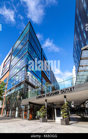 Moderno centro per lo shopping di Londra Designer Outlet, Wembley Park, Londra Foto Stock