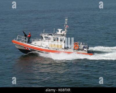 New York City guardia costiera, pattugliamento del fiume che separa la staten island da New York. Foto Stock