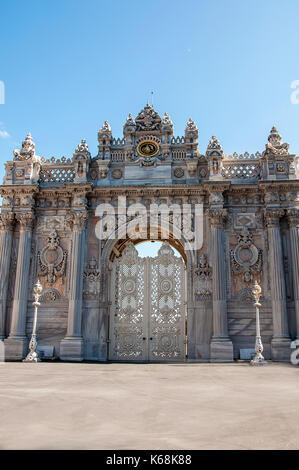 Gate di palazzo Dolmabahce ad Istanbul in Turchia Foto Stock