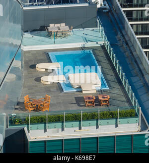 Piscina sul tetto Foto Stock