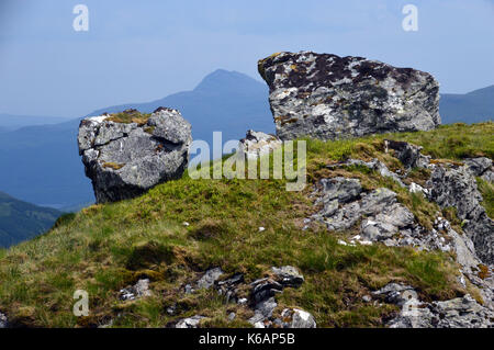 La montagna scozzese munro ben lomond dal corbett ben dornich in Glen croe, Scozia occidentale. Foto Stock