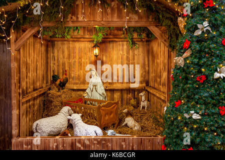 Scena della natività esposta nella città vecchia di Praga, Repubblica ceca in previsione del natale. Foto Stock