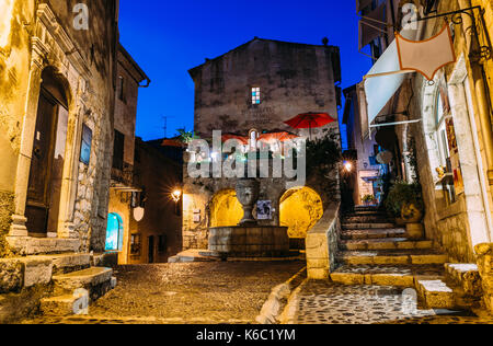 Pittoresco borgo medievale di St Paul de Vence in costa azzurra, francia Foto Stock