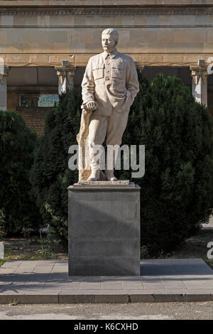 Statua di Joseph Stalin al di fuori del museo di Stalin nella sua città natale di Gori in Georgia. Foto Stock