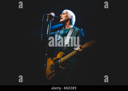 Genova, Italia. Undicesimo Sep, 2017. Genova, 2017 Settembre 11th: Paul Weller performing live sul palco del Porto Antico di Genova per il suo "una rivoluzione di tipo " tour 2017 Foto: Alessandro Bosio Credito: Alessandro Bosio/Alamy Live News Foto Stock