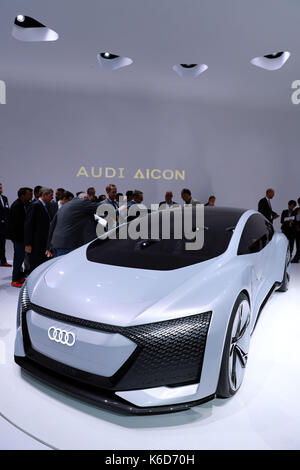 (170912) -- FRANCOFORTE, Sett. 12, 2017 (Xinhua) -- Foto scattata il 7 settembre 12, 2017 mostra un Audi Aicon concept car sul palco durante il 2017 International Motor Show IAA di Francoforte, in Germania. (Xinhua/Luo Huanhuan) (zjy) Foto Stock