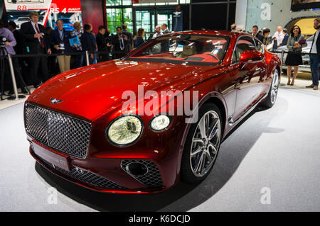 Francoforte, Germania. , . Frankfurt Motor Show 2017 Giornata della stampa anteprima dei veicoli più recenti a più grande del mondo di motor show. nuova Bentley Continental GT sul display credito: iain masterton/alamy live news Foto Stock