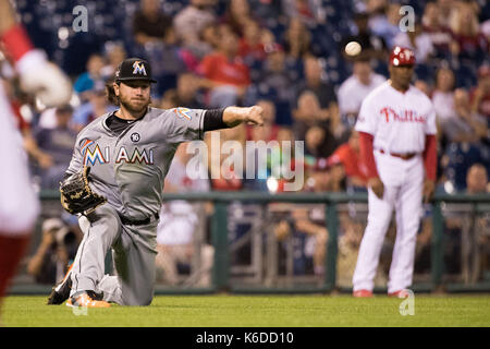 Philadelphia, Pennsylvania, USA. Xii Sep, 2017. Miami Marlins a partire lanciatore Dillon Peters (76) lancia la palla al primo durante la MLB gioco tra il Miami Marlins e Philadelphia Phillies al Citizens Bank Park di Philadelphia, Pennsylvania. Christopher Szagola/CSM/Alamy Live News Foto Stock