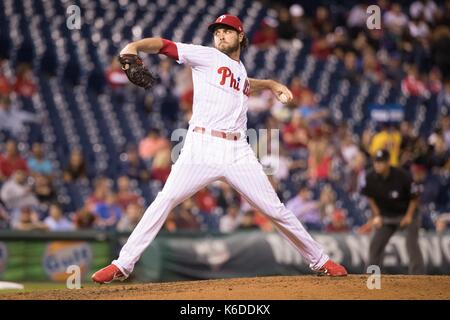 Philadelphia, Pennsylvania, USA. Xii Sep, 2017. Philadelphia Phillies relief pitcher Kevin Siegrist (54) genera un passo durante la MLB gioco tra il Miami Marlins e Philadelphia Phillies al Citizens Bank Park di Philadelphia, Pennsylvania. Christopher Szagola/CSM/Alamy Live News Foto Stock