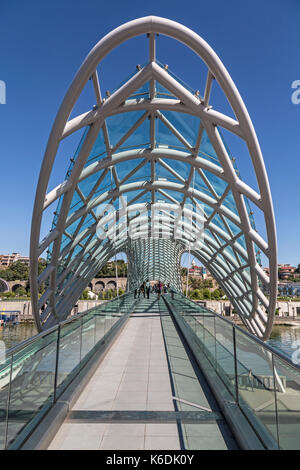 Dettaglio del Ponte della Pace a Tbilisi, Georgia. Foto Stock