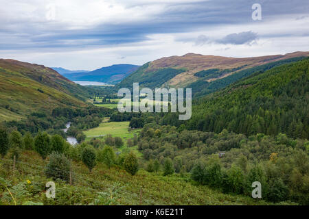 Fiume Ginestra e Loch Ginestra, Ross and Cromarty, Scozia Foto Stock