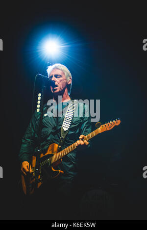 Genova, Italia. Undicesimo Sep, 2017. Paul Weller performing live sul palco del porto antico di Genova per il suo "una sorta di rivoluzione tour" 2017. Credito: Alessandro bosio/Pacific press/alamy live news Foto Stock