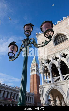 Lampione in piazza San Marco, Venezia, Italia Foto Stock