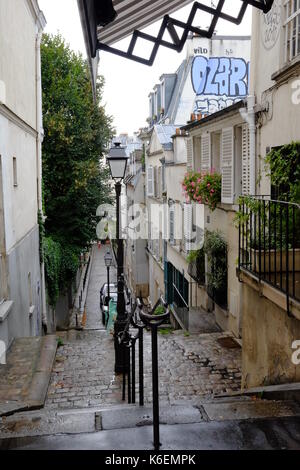 Fasi tipiche di Montmartre, off la Rue des Abbesses, Parigi Foto Stock