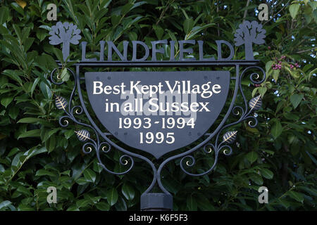 Tenuto meglio segno di villaggio in lindfield west sussex Foto Stock