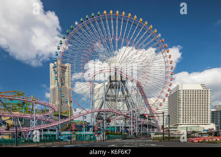 Il Cosmoworld parco divertimenti in Minato Mirai 21 seaside area urbana presso il porto della città di Yokohama, Giappone, Asia. Foto Stock