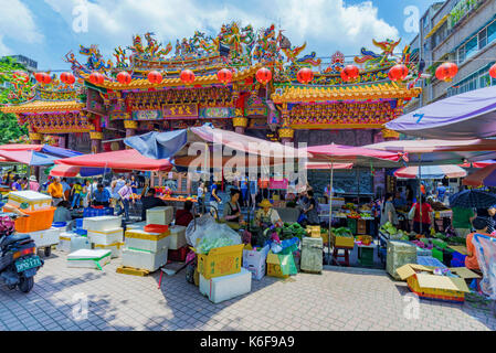 Taipei, Taiwan - 01 luglio: si tratta di shuanglian mercato mattutino di un popolare tradizionale mercato che vende prodotti locali come la verdura, prodotti alimentari e altri Foto Stock