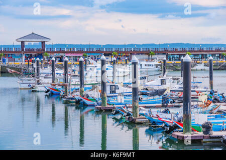 Taipei, Taiwan - 05 luglio: questa è una vista serale del molo di Fisherman's whard area di tamsui un popolare punto di riferimento tra i turisti e la gente del posto Foto Stock