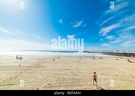 San Diego, CA, Stati Uniti d'America - 04 novembre 2016: bagnanti in Pacific Beach Foto Stock