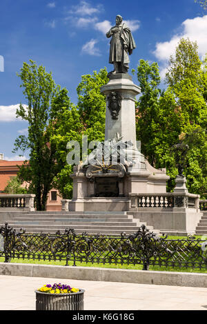Attrazioni di Polonia. un monumento di grande poeta polacco Adam Mickiewicz di Varsavia Foto Stock